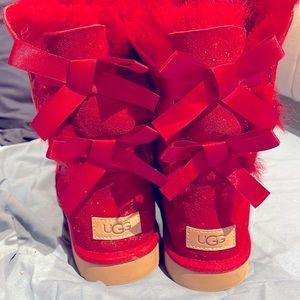 Red Bailey boots by ugg